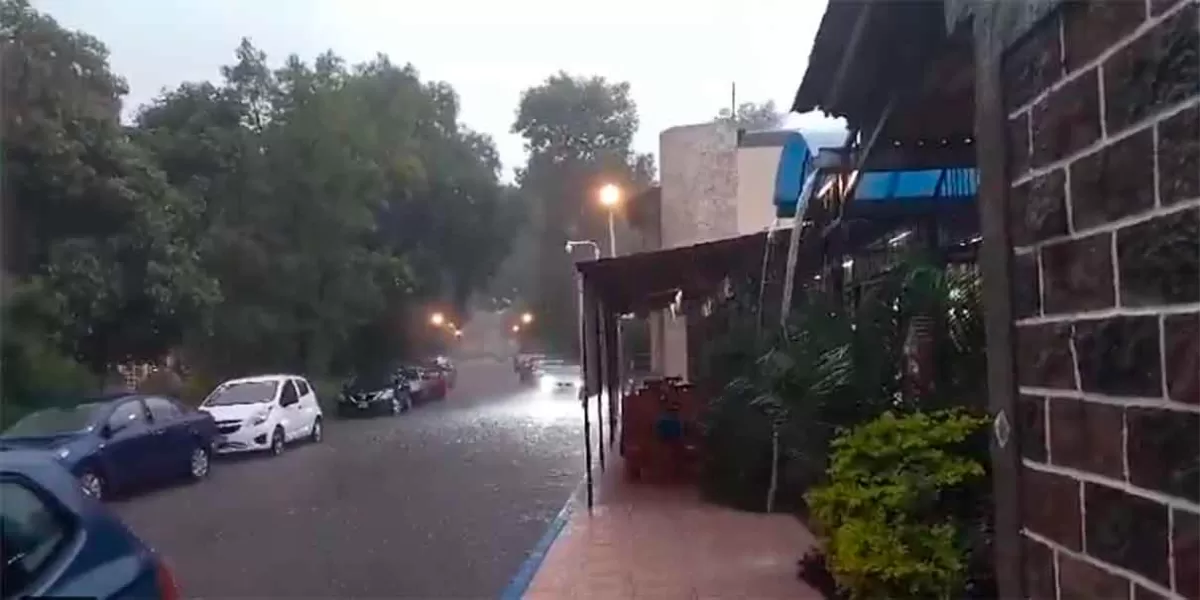 Lluvias en Puebla; calles y avenidas bajo el agua