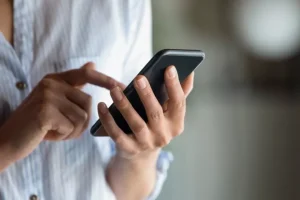 Importante activar la verificación a dos pasos de Watsapp prevenir robo de identidad o extorsión / Newsweek Baja California