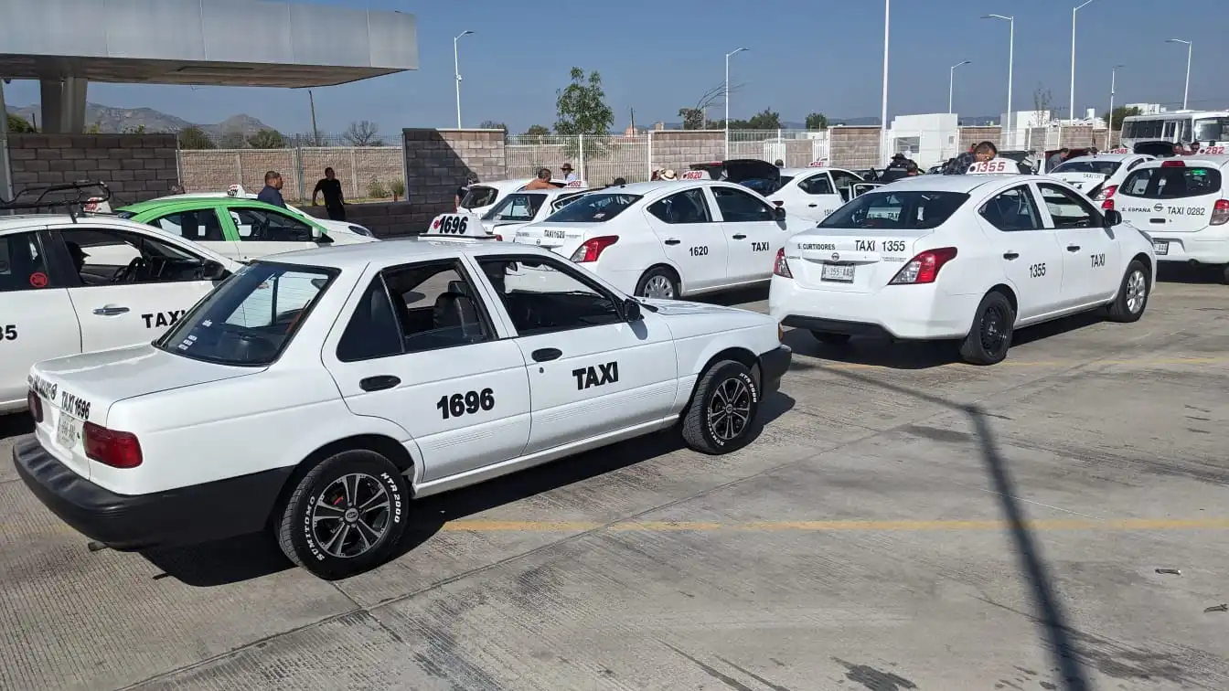 Hasta 150 multas a la semana para camiones y taxis en Aguascalientes