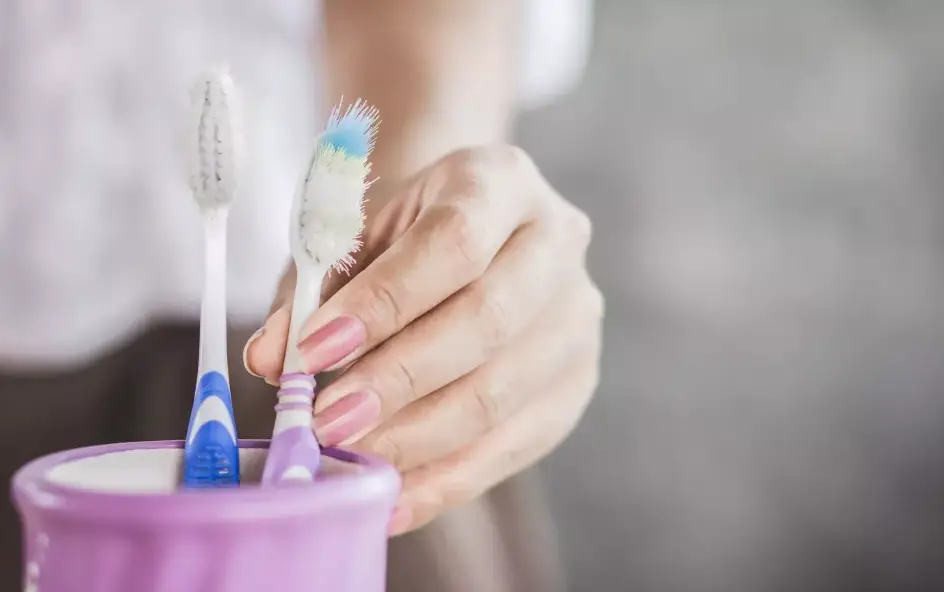 Tu cepillo de dientes y otros objetos de tu baño están repletos de virus desconocidos