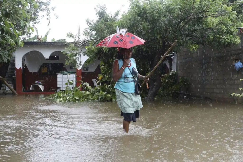 La depresión tropical Once-E provocará fuertes lluvias en cuatro estados; suspenden clases en Oaxaca