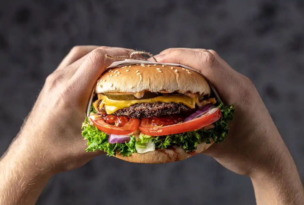 Más de 40 personas infectadas con la bacteria E. coli comieron hamburguesas en McDonald&#8217;s