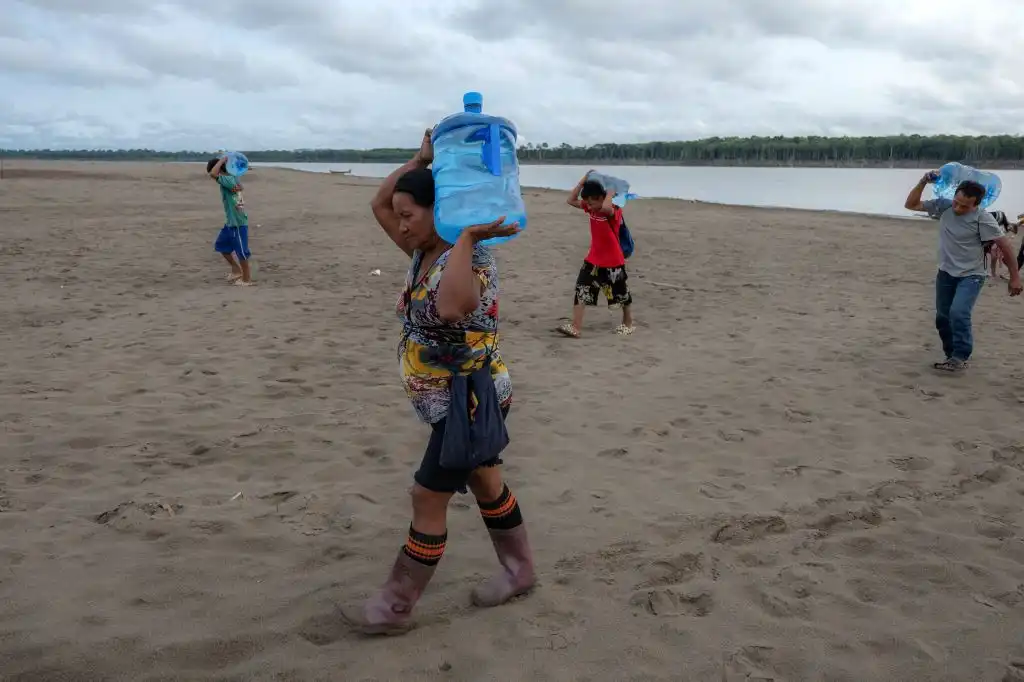 De paraíso a desierto: la sequía del río Amazonas afecta a las comunidades indígenas