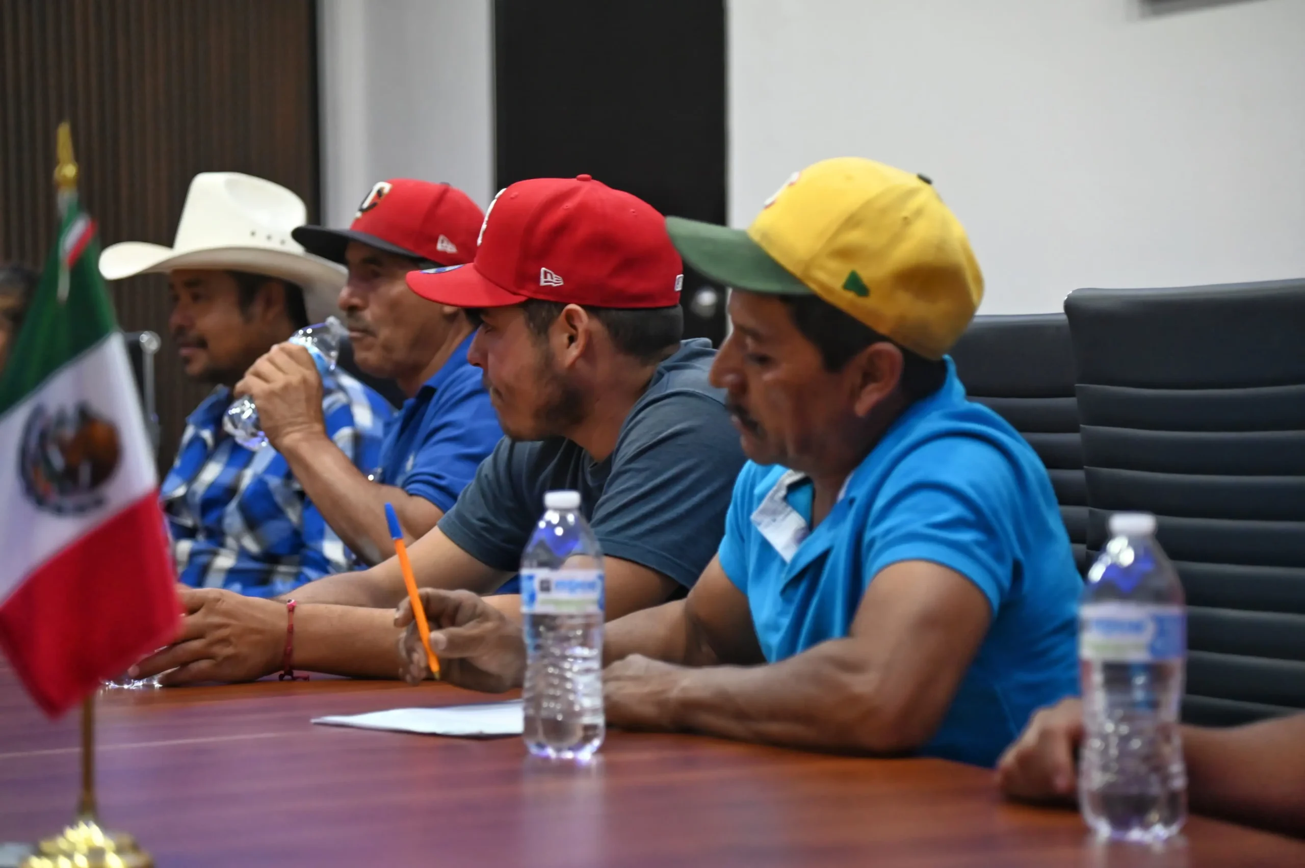 Destina Jesús María apoyos económicos a ganaderos y productores de cempasúchil