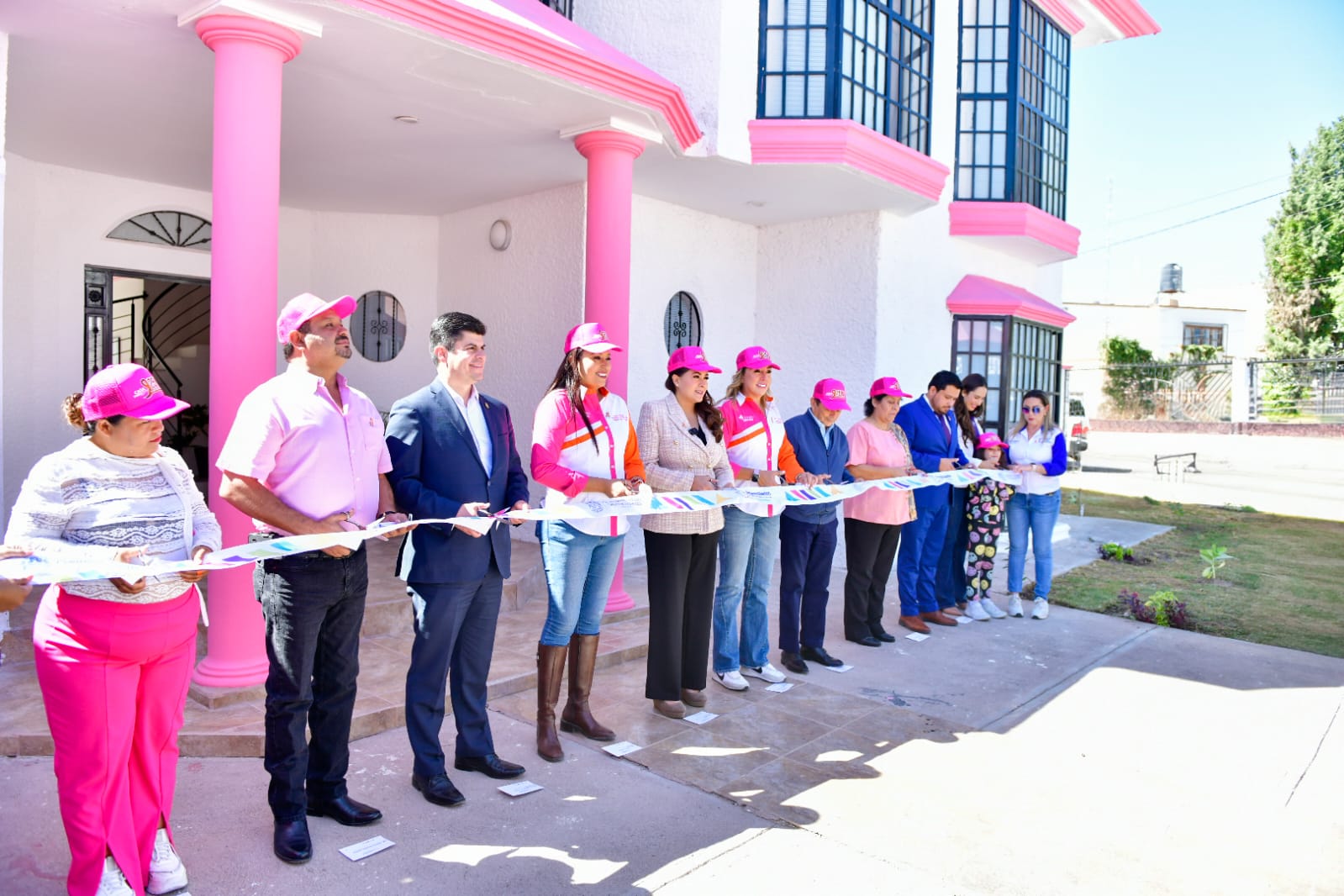 Inauguran nueva Casa Rosa en Pabellón de Arteaga. Prometen que protegerá a mujeres vulnerables
