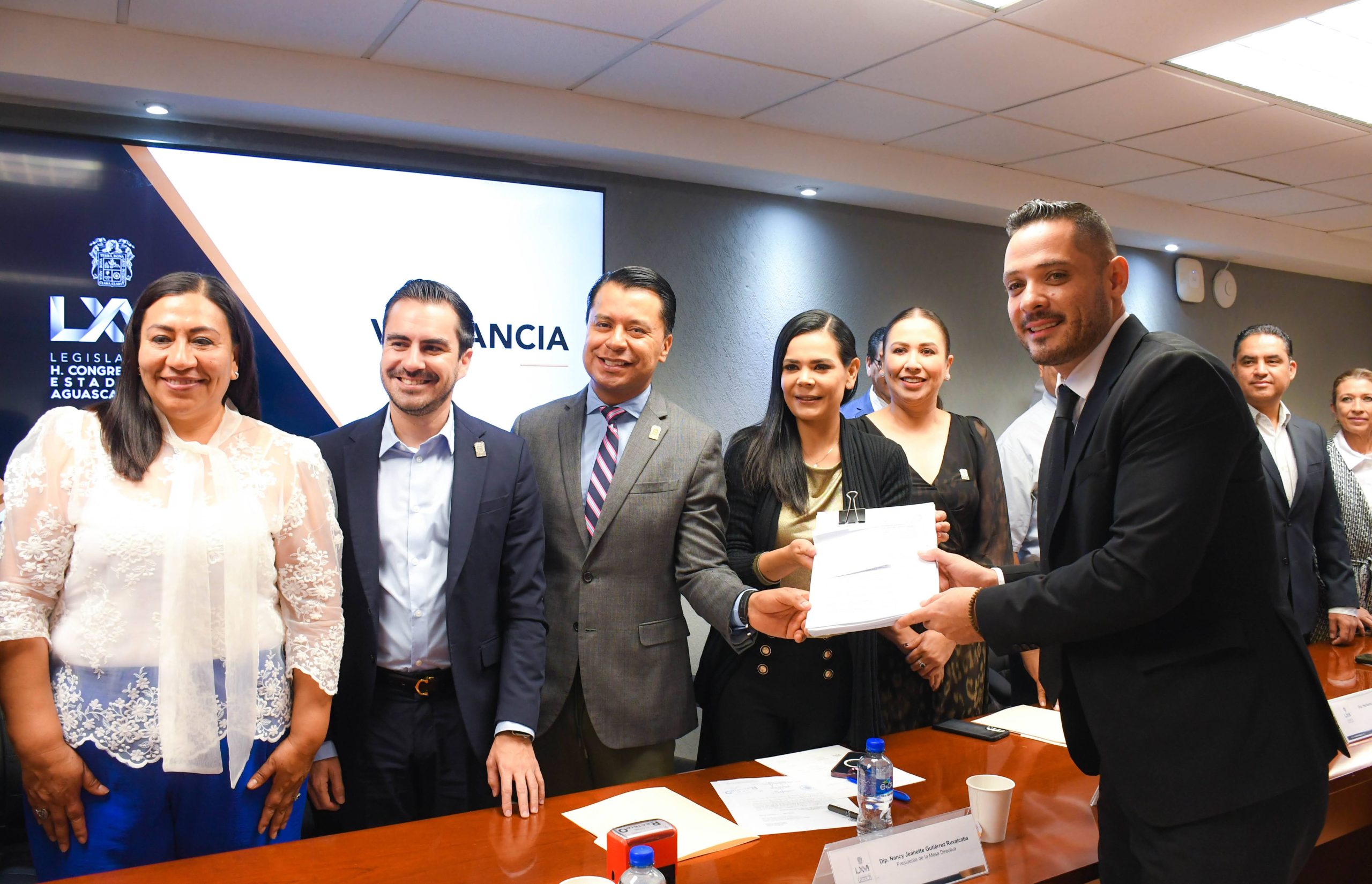 Calvillo y Pabellón de Arteaga también entregan paquete económico al Congreso