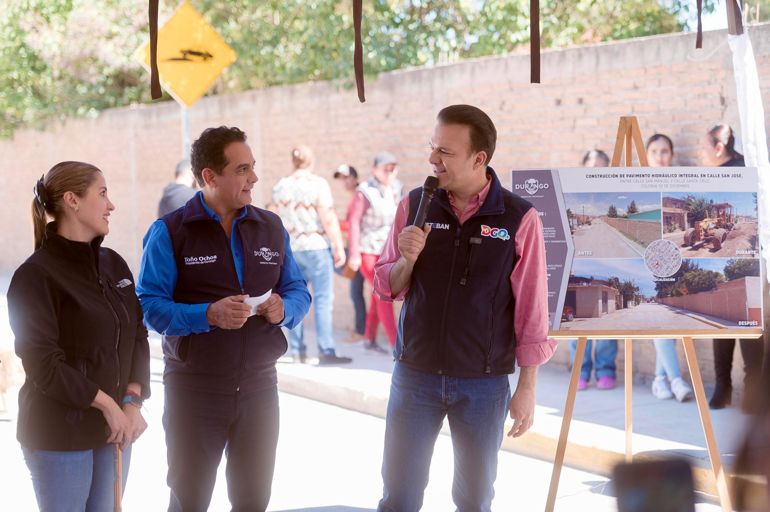 Gobernador y alcalde de Durango entregan calles pavimentadas 