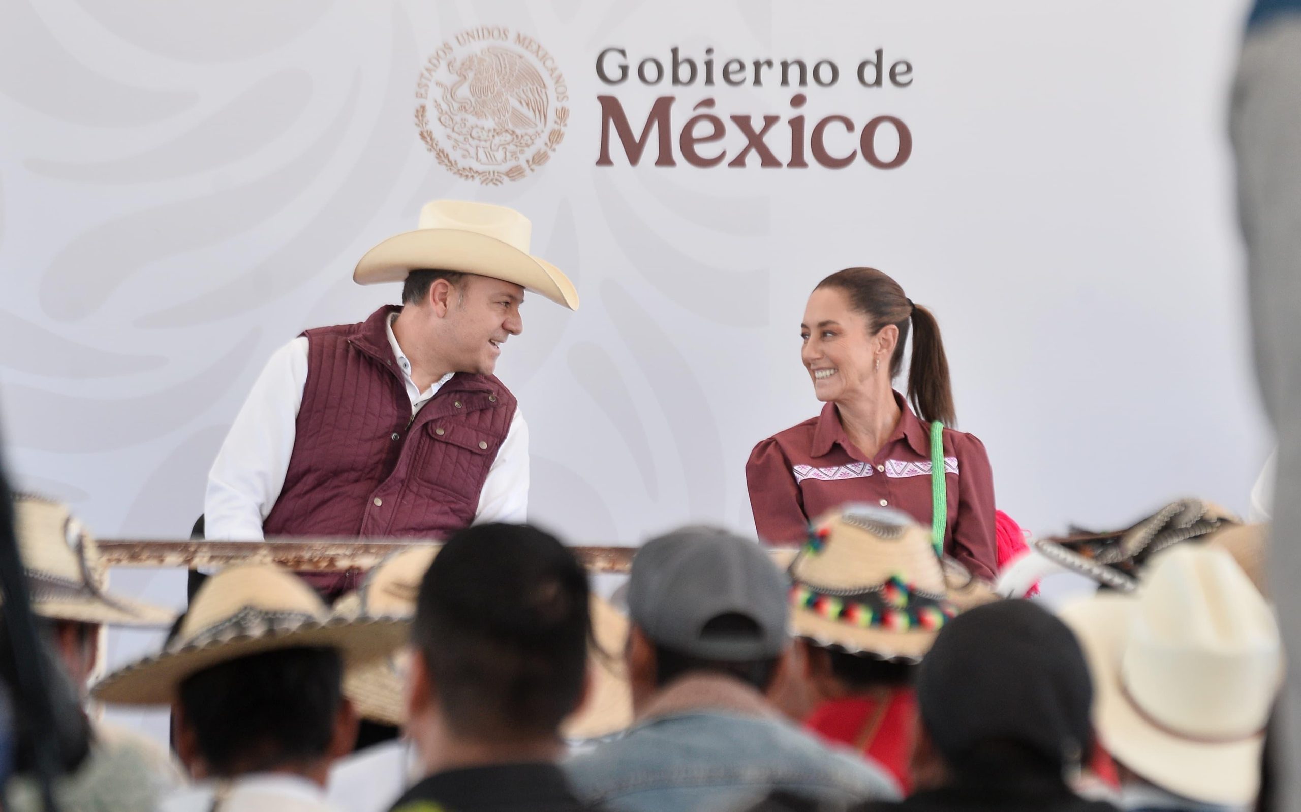Claudia Sheinbaum promete electricidad para comunidades indígenas en Durango 