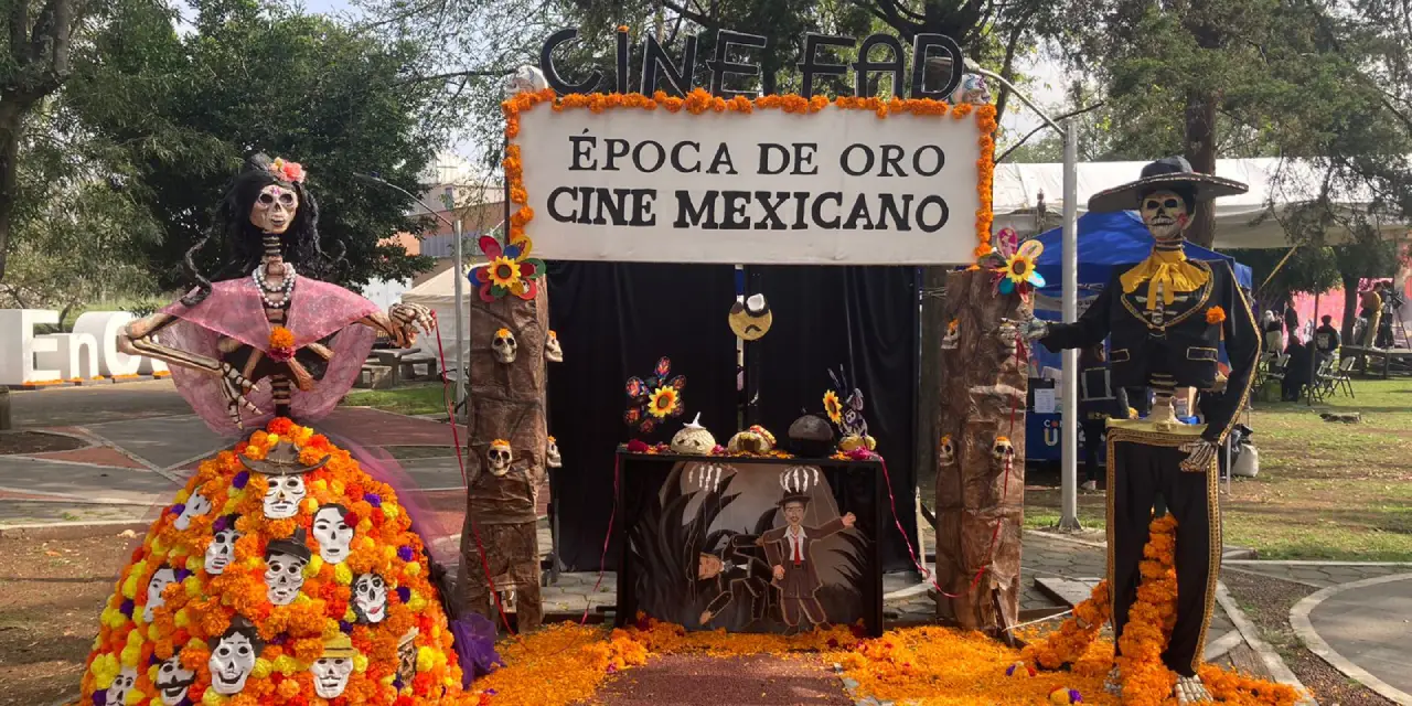 &#8216;México a través de la lente&#8217;: megaofrenda de la UNAM recuerda al cine mexicano