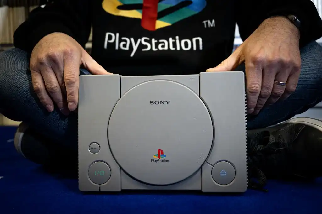 30 años de PlayStation: cómo surgió esta consola popular entre los adultos
