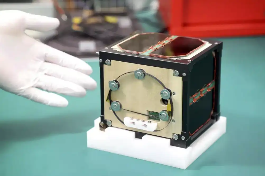 Satélite madera