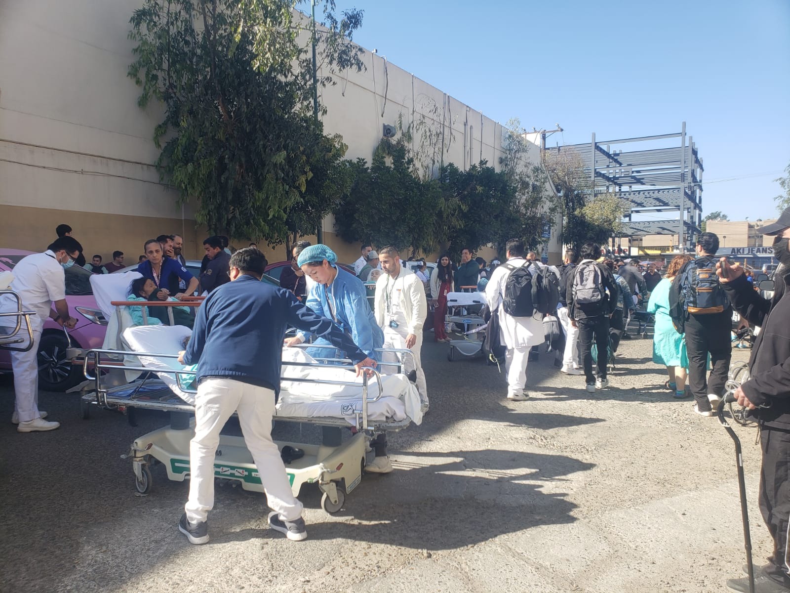 Desalojan a 523 personas en la clínica 20 del IMSS