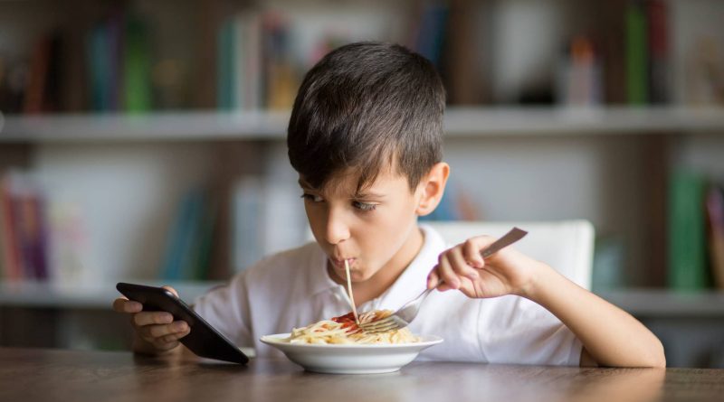 Adicción a celulares y tabletas cada vez más común en niñez