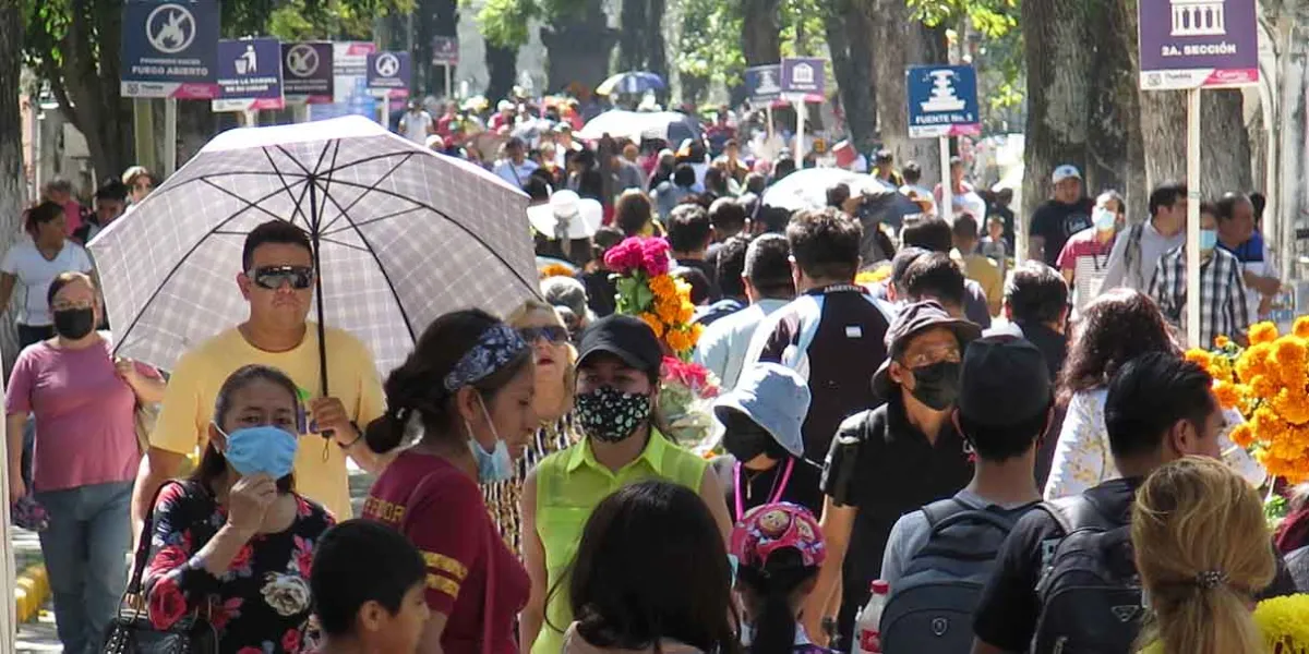 Operativo vial y vigilancia en panteones de Puebla