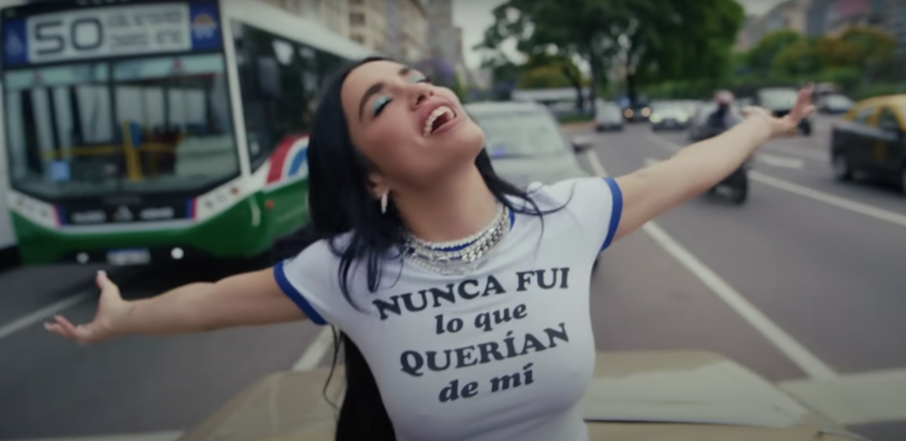 Lali enfrenta a Spotify y los seguidores de Milei