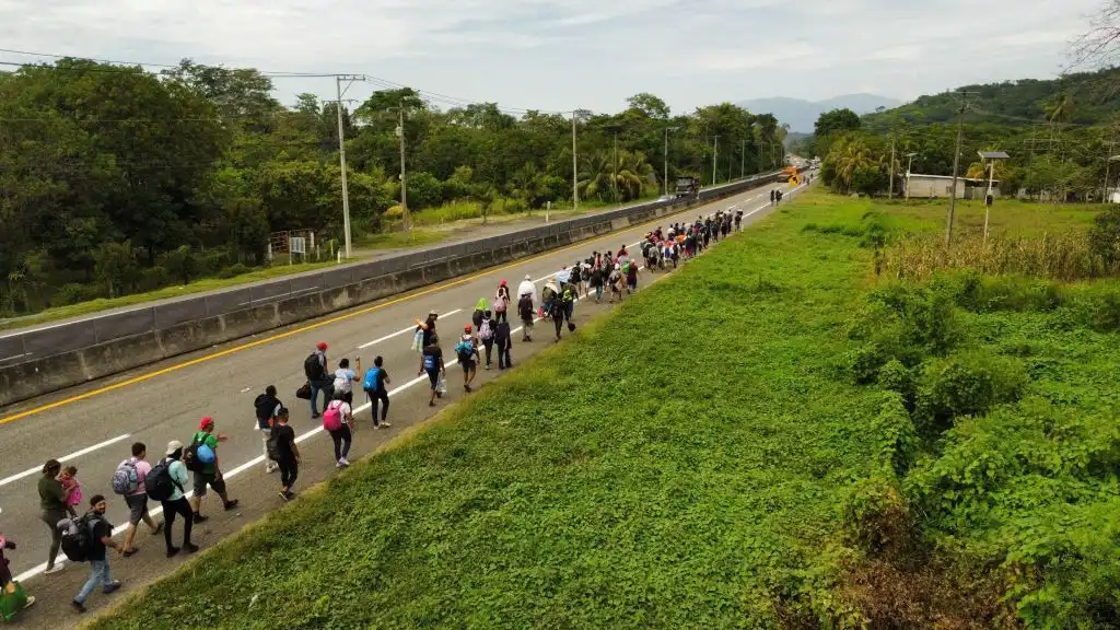 Esta caravana migrante busca llegar a EUA antes de que asuma Trump