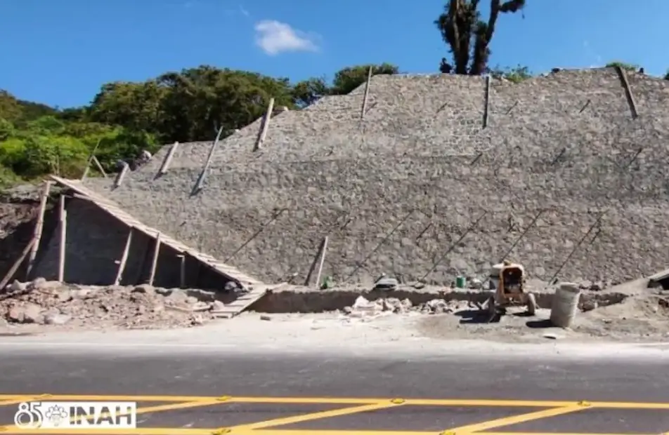 México: descubren antigua estructura piramidal durante obras viales