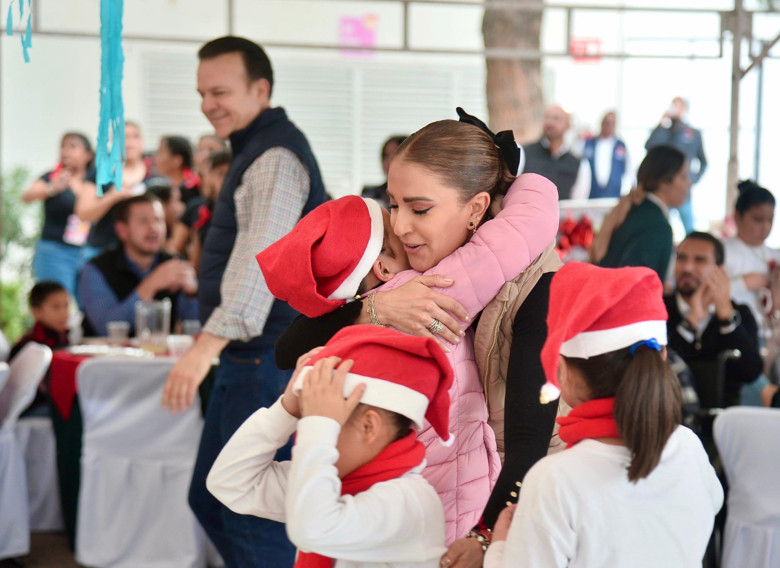Llevan posadas, villancicos y juegos a niños de la Casa Hogar de Durango