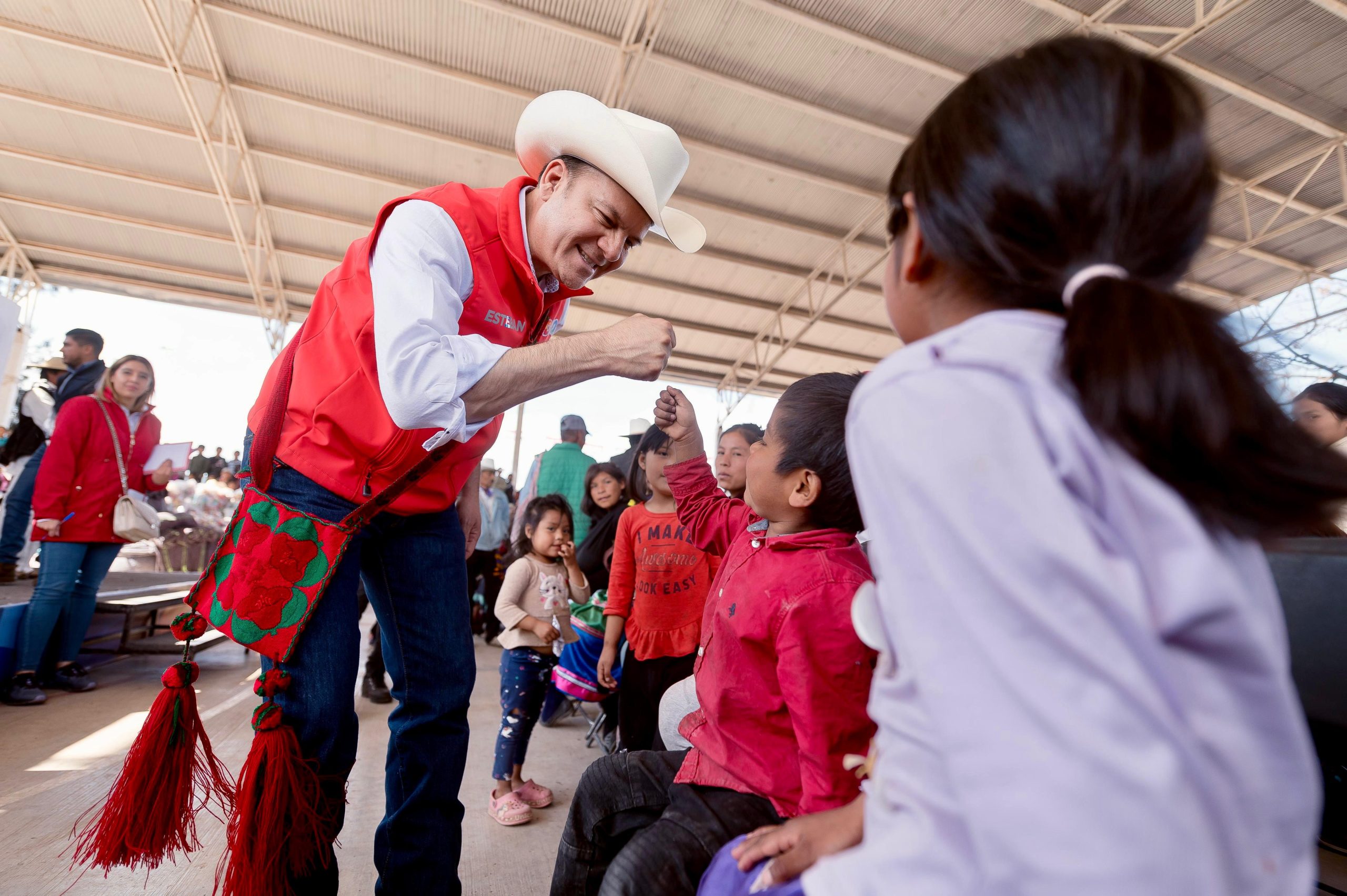 Entregan cobijas, alimentos y aguinaldos a comunidades de Durango