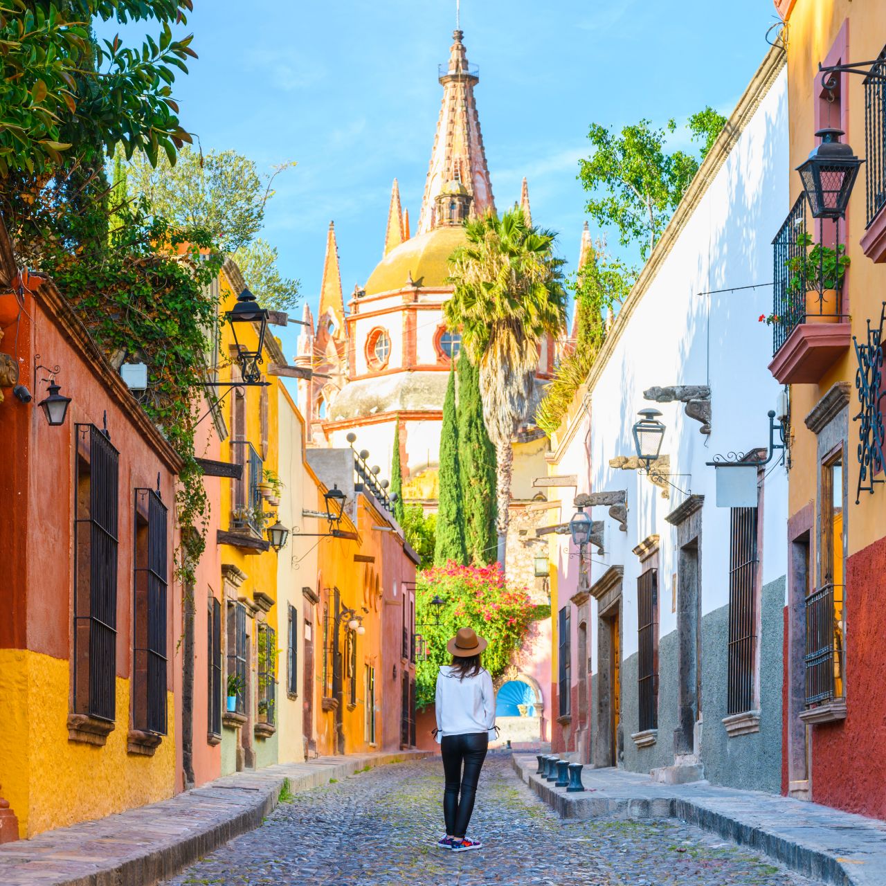 Teatro internacional se presenta en plazas públicas de San Miguel de Allende