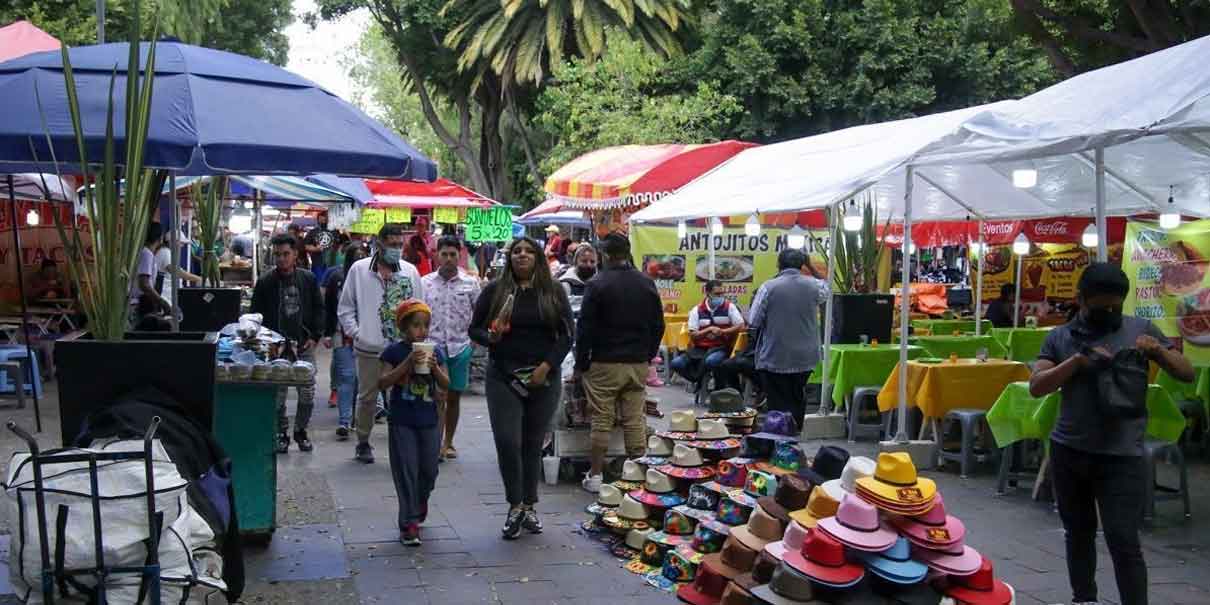 Regresan ambulantes al centro histórico de Puebla; también se apoderan del Paseo Bravo