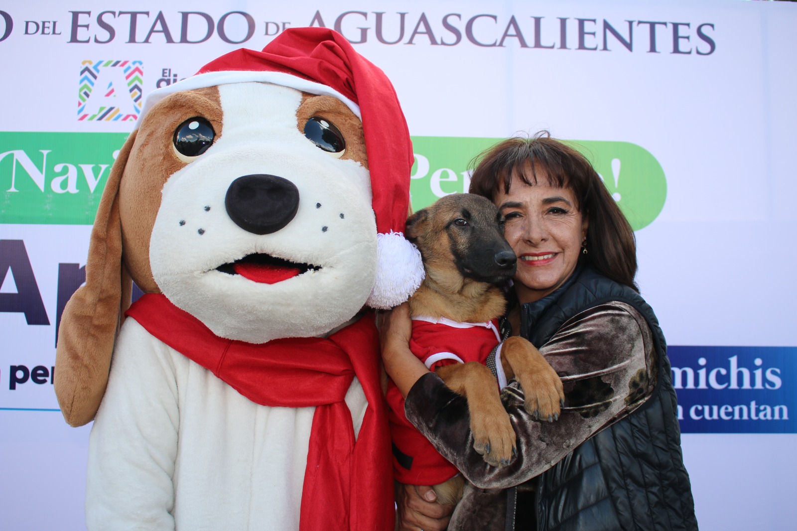 Llevan la Navidad a perritos de albergues y hogares temporales de Aguascalientes