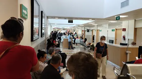 Empresarios absorben atención médica de trabajadores por deficiencias en el IMSS