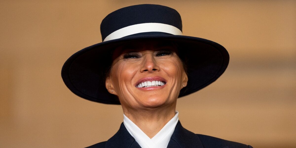 El controvertido sombrero que Melania Trump lució en la investidura