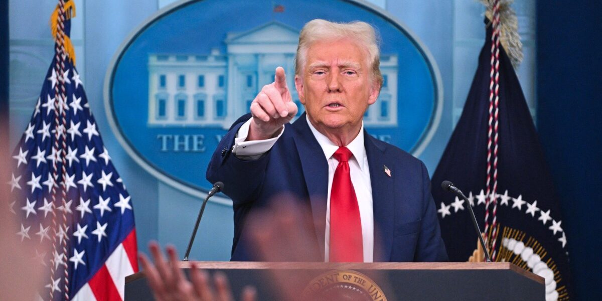 Trump critica a sus predecesores tras el accidente aéreo en Washington