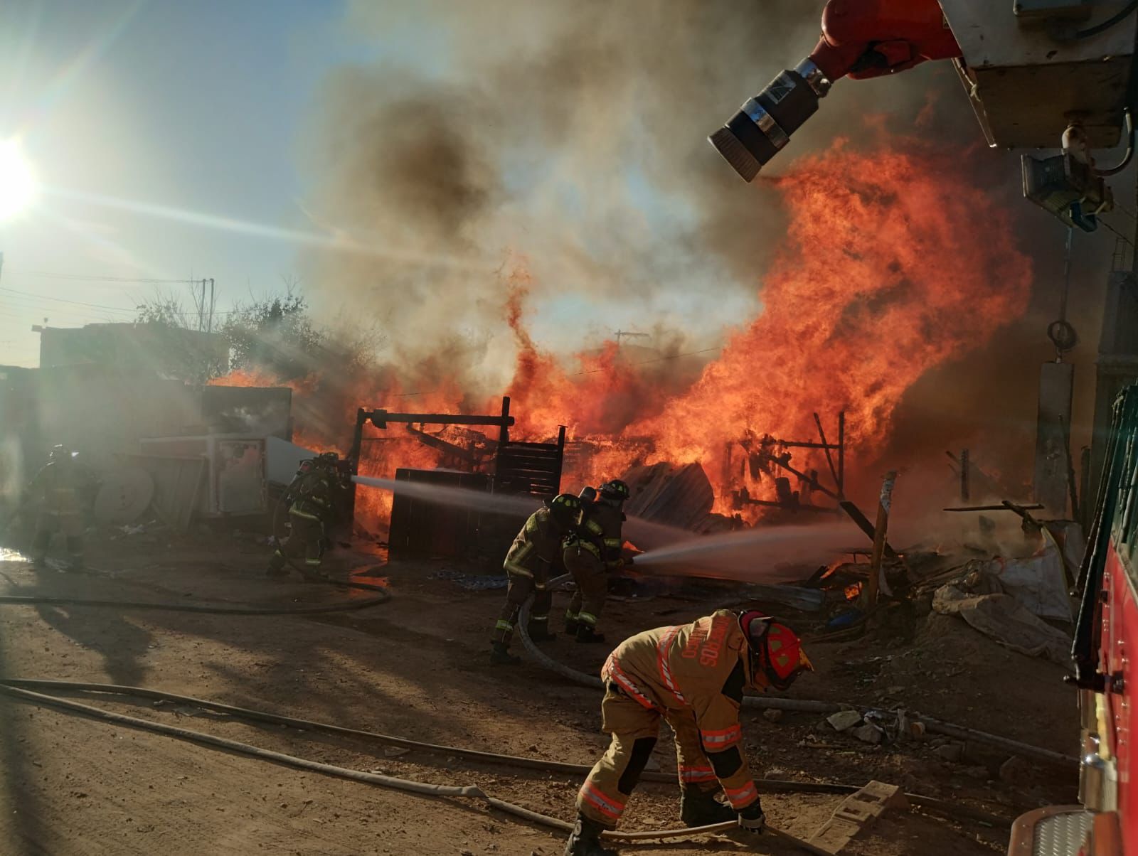 Incendio en Durango dejó a familias sin hogar y dos lesionados