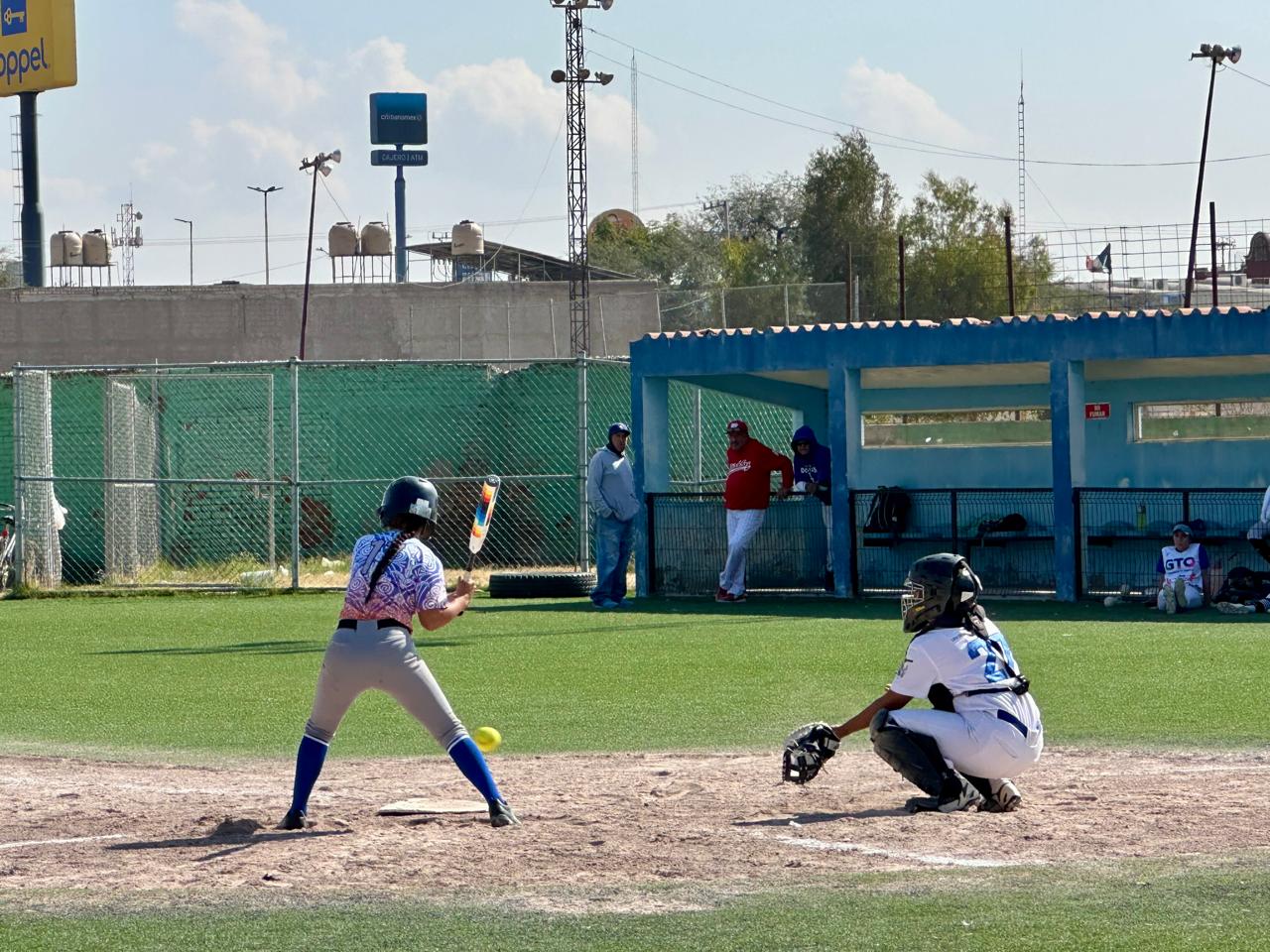 Rumbo a CONADE 2025: se prepara selección de sóftbol femenil en Silao
