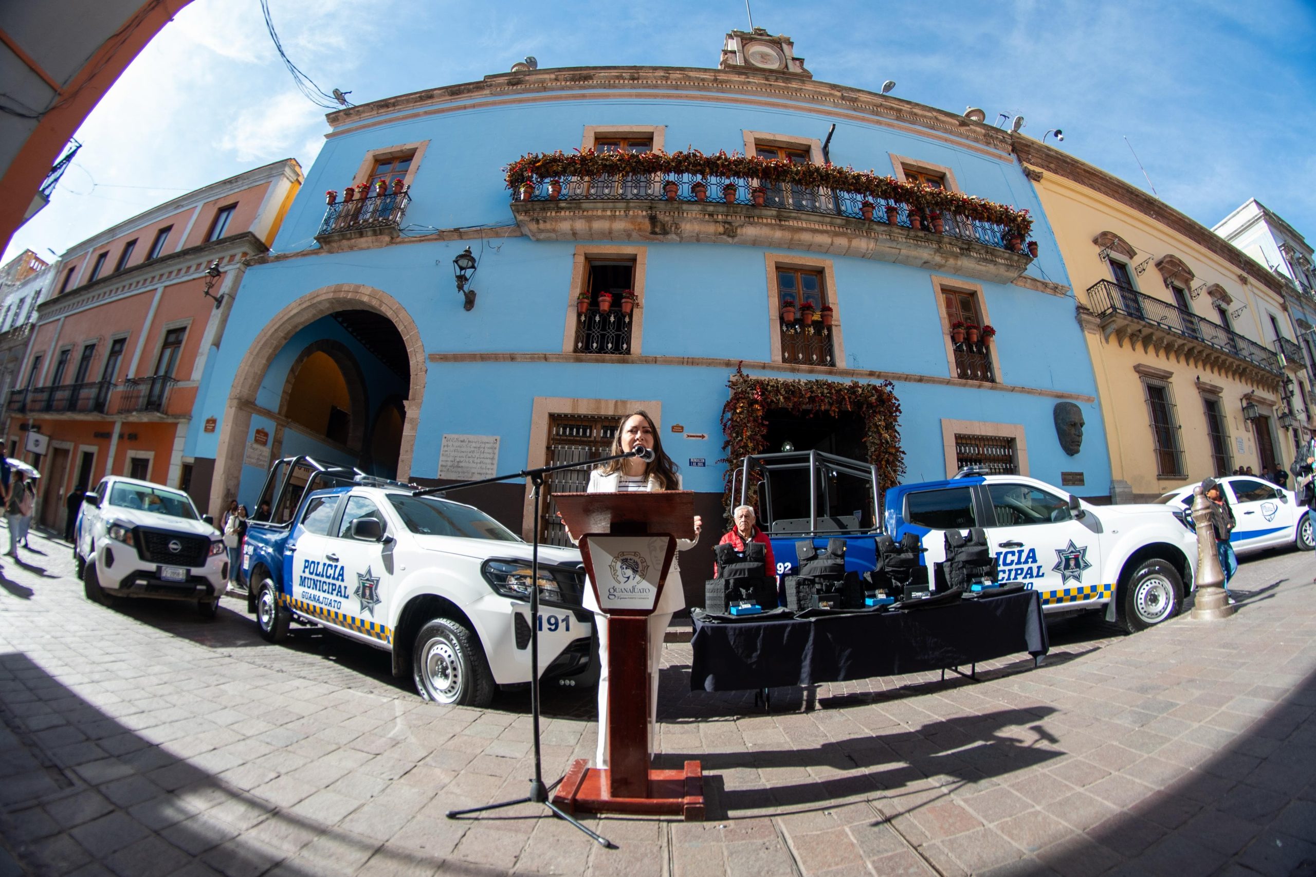 Entregan nuevas patrullas y equipamiento en Guanajuato capital