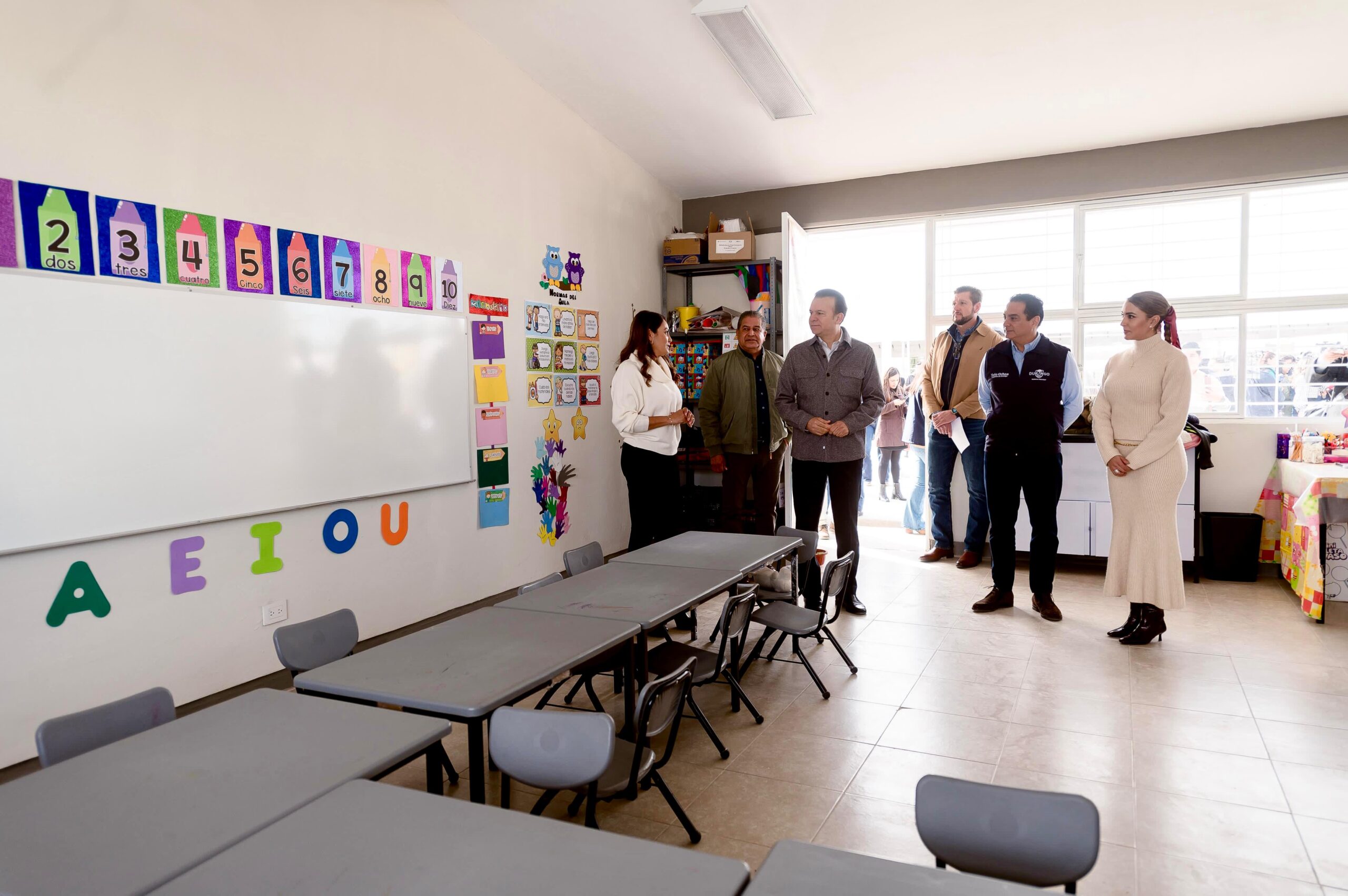 Niños solían tomar clases en una casa en renta: hoy, les entregan kínder