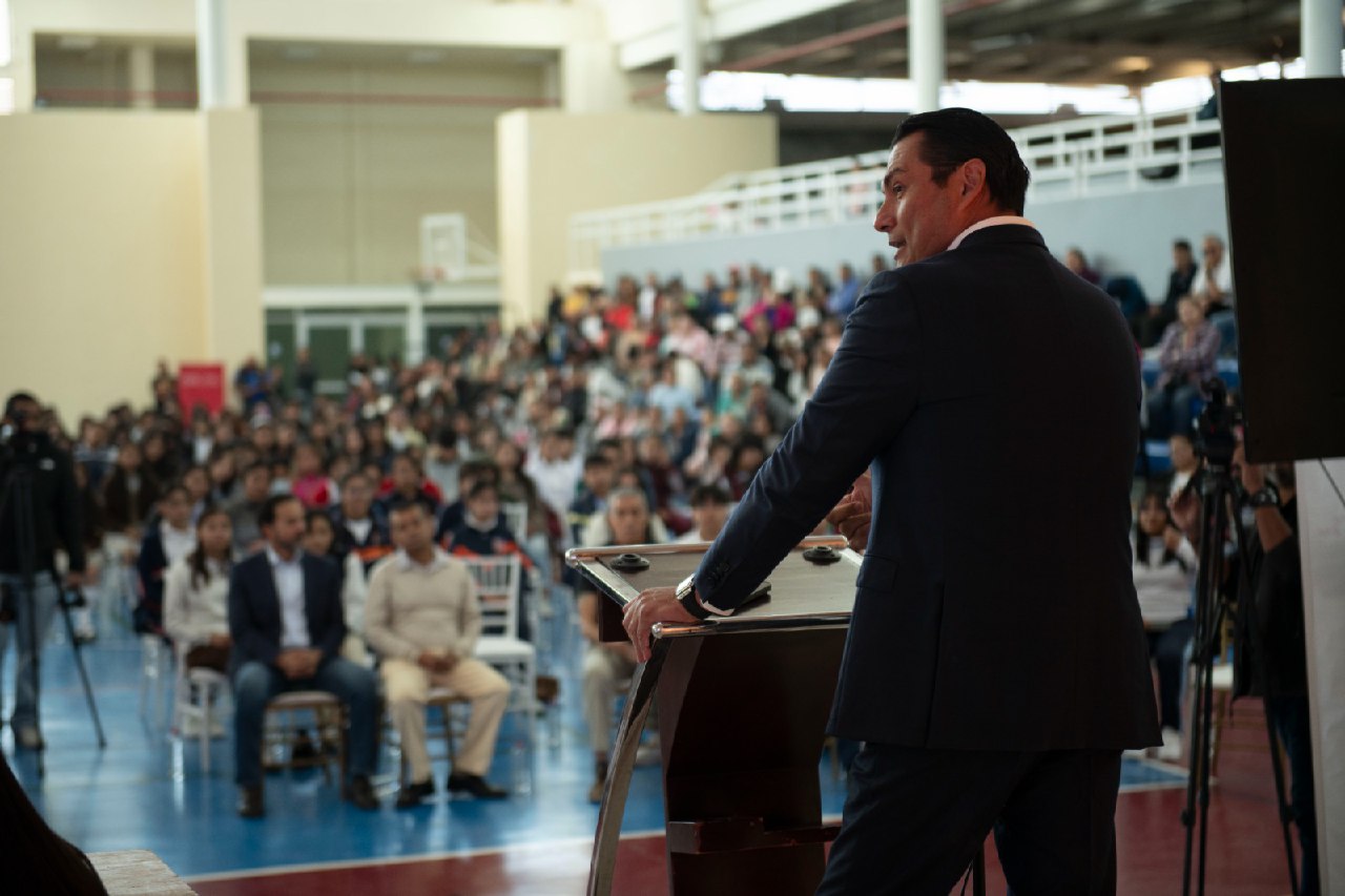 Reconocen a más de 300 estudiantes destacados de San Miguel de Allende