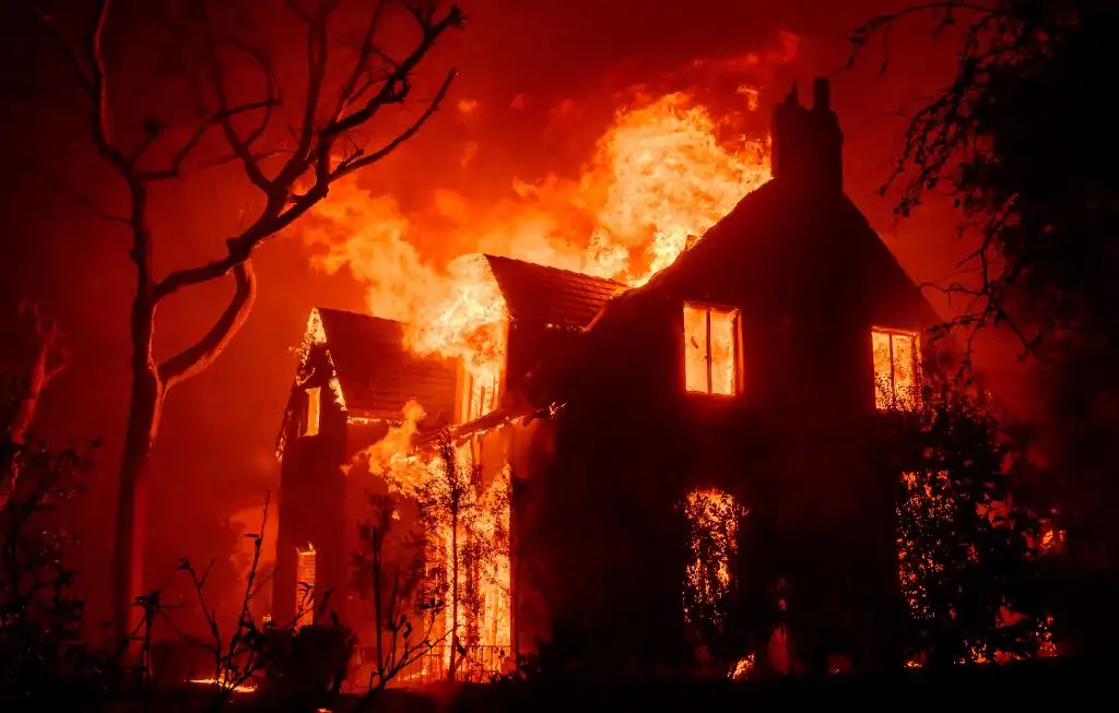 Tomas de agua se secan en medio de los incendios de Los Ángeles