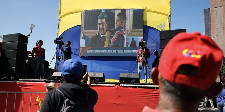 Maduro asume tercer mandato en Venezuela; EUA ofrece 25 mdd por su captura