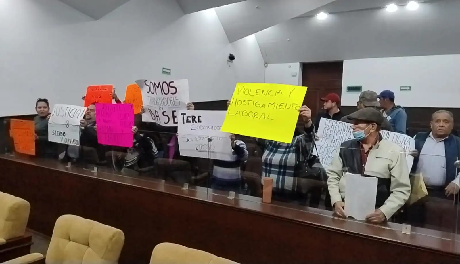 Ex trabajadores toman el Congreso, exigen reinstalación