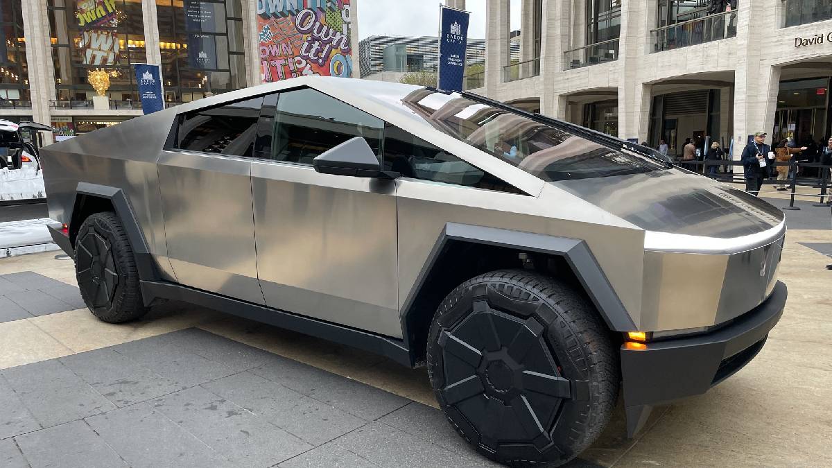 VIDEO: Incendio de un Tesla Cybertruck frente al Hotel Trump en Las Vegas