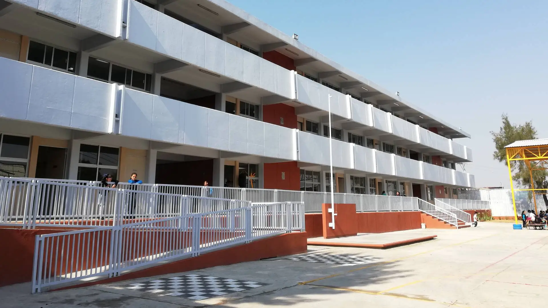 Destinan 145 millones para mejoras en escuelas de Aguascalientes