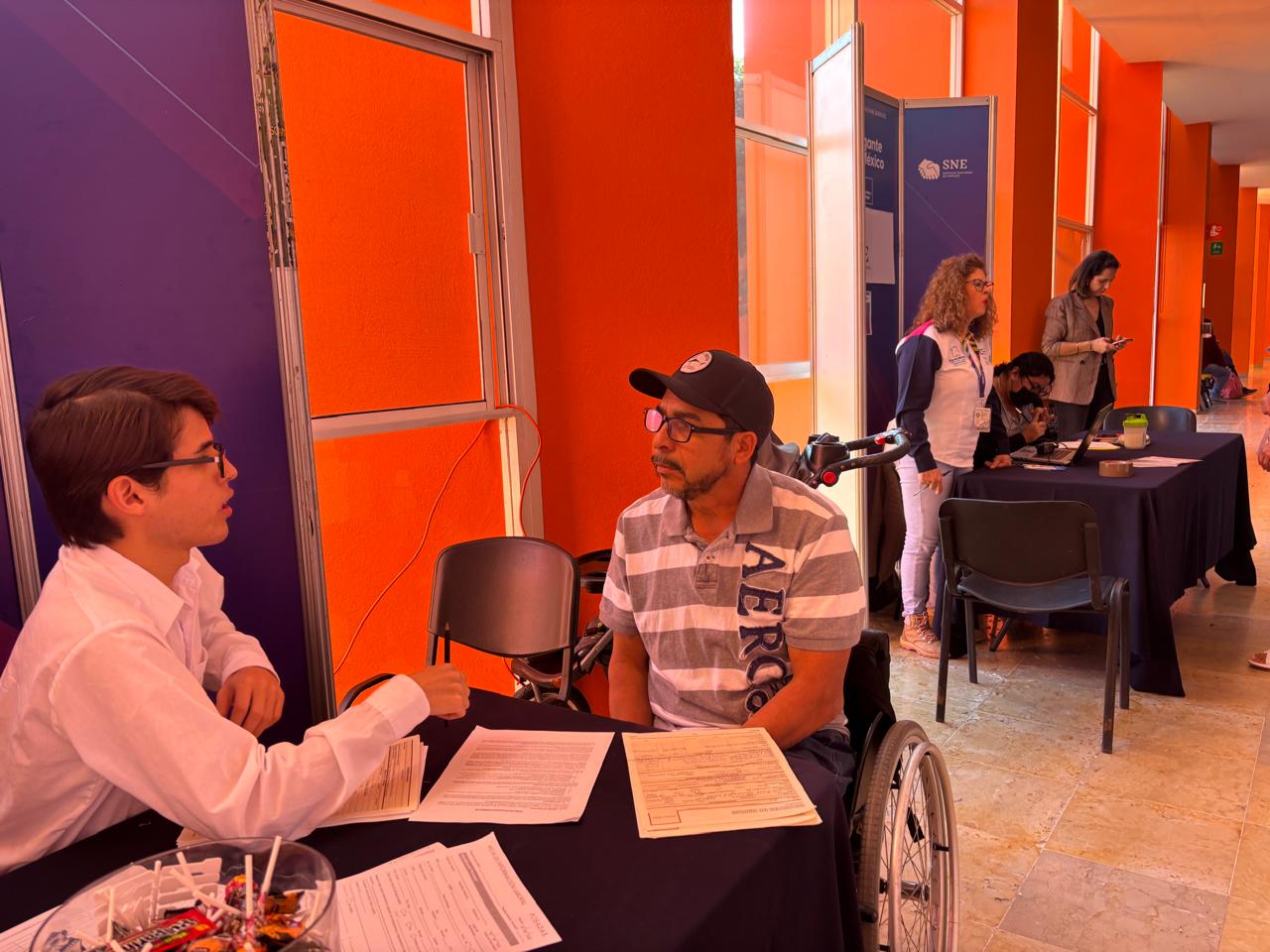 Ofertan empleos para personas con discapacidad