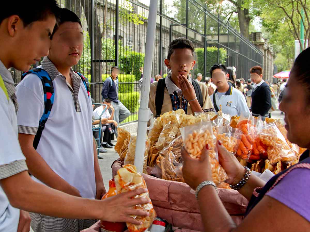 Alistan operativos para prohibir comida chatarra en escuelas
