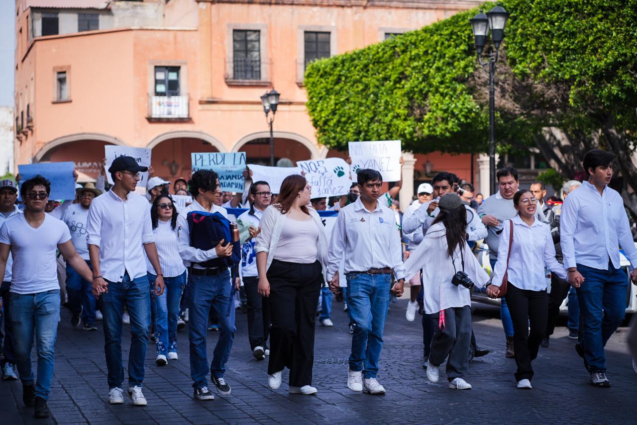Marchan miles de estudiantes en Celaya tras el asesinato de Josué