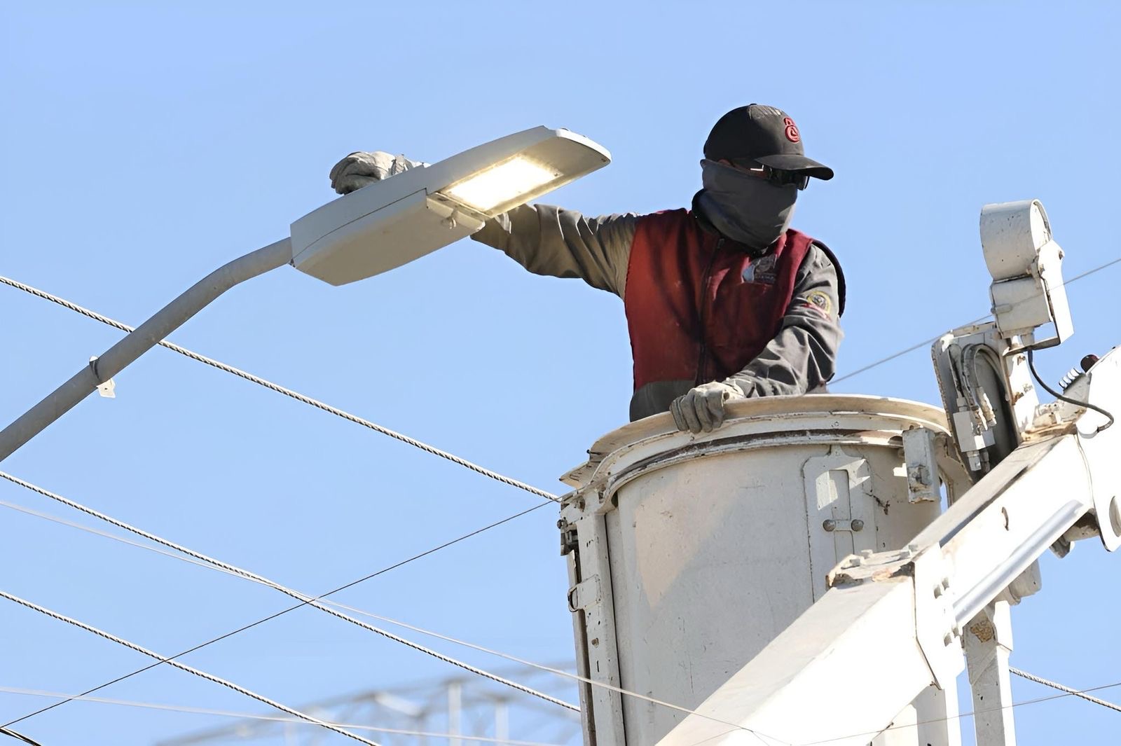 Tijuana se Ilumina: Gobierno Municipal Refuerza Infraestructura de Alumbrado