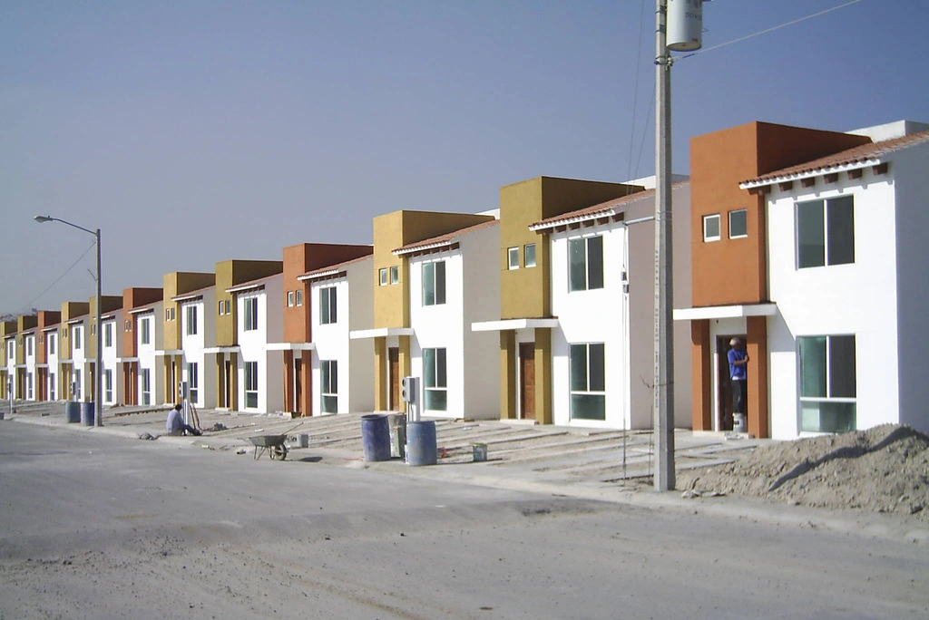 Advierten a constructoras que prevender viviendas está prohibido
