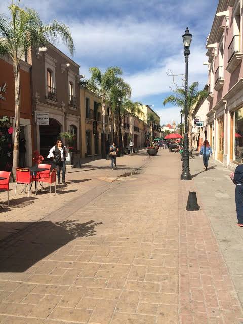 Empresarios ahora se quejan de niños vendedores en el Corredor Constitución