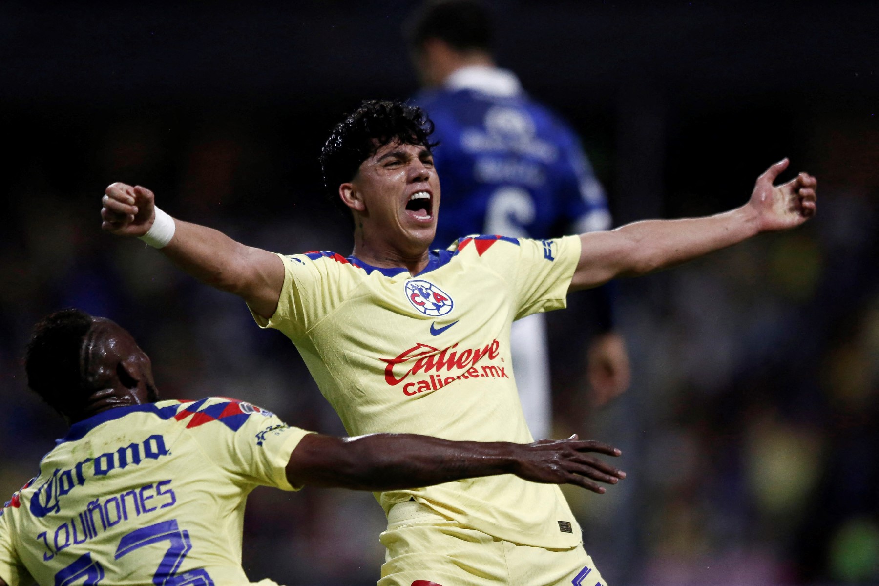 Kevin Álvarez herido tras agresión en el Estadio Akron