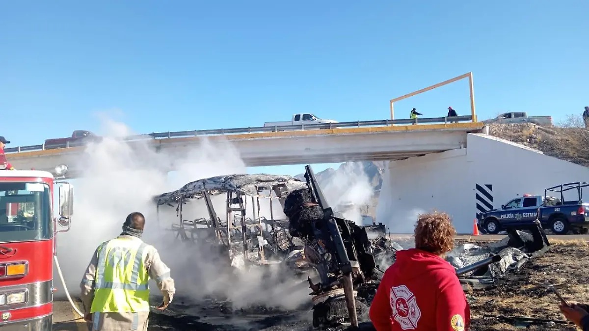 Accidente en la autopista Durango-Gómez Palacio deja 13 muertos y 12 heridos, confirma FGE
