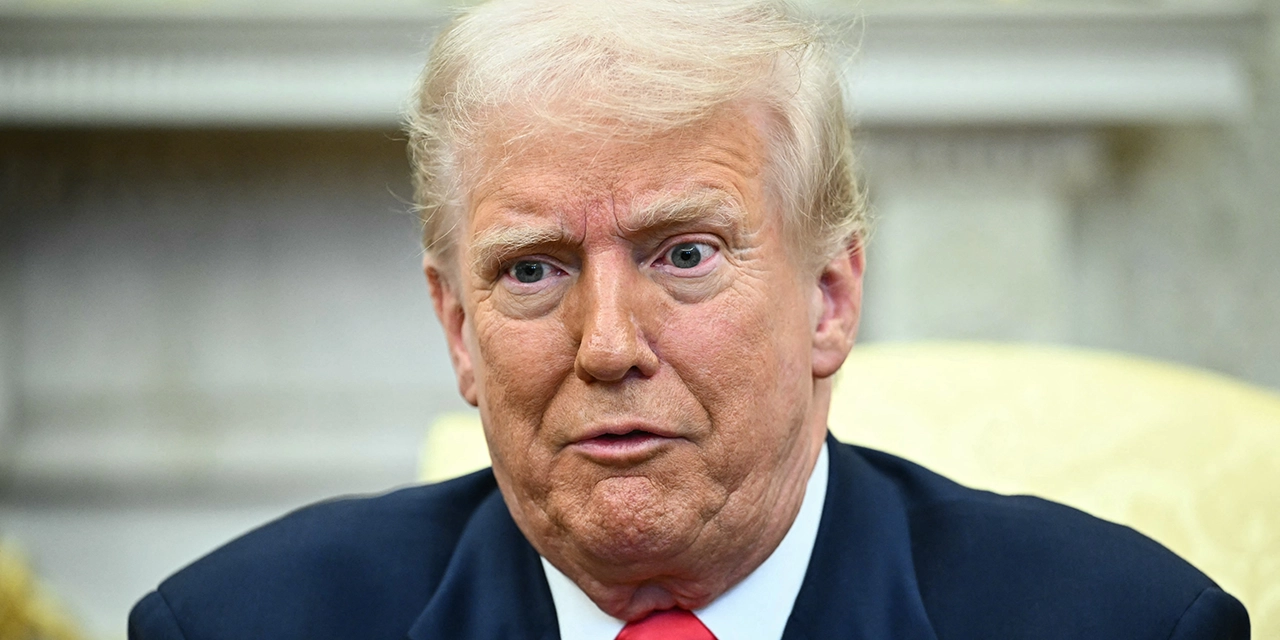 Trump endurece postura: impondrá aranceles a países que compren petróleo venezolano