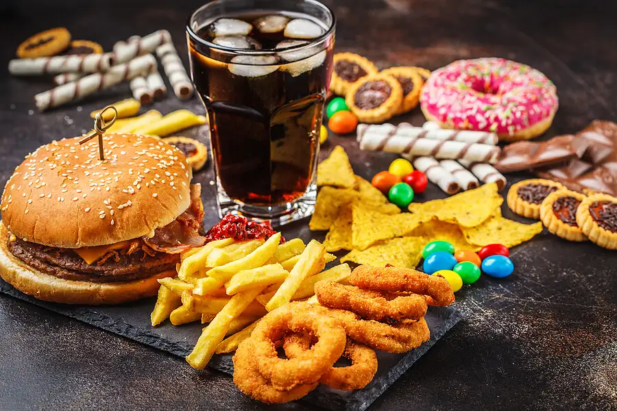 México prohíbe la comida chatarra en escuelas: una apuesta por la salud infantil