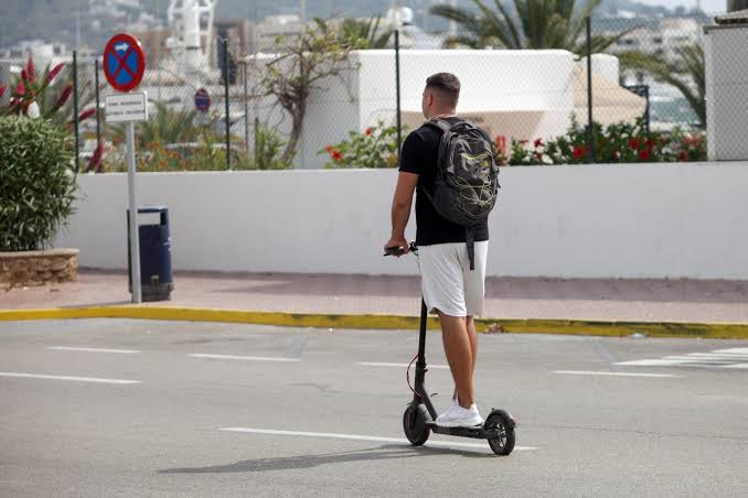 Vialidad advierte sobre el uso de patines eléctricos como medio de transporte